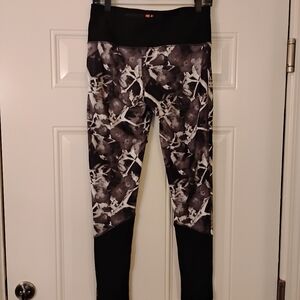 Black and White Patterned Yoga Pants By Mondetta.